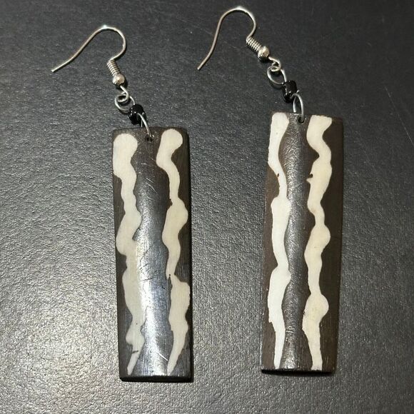 NWOT Brown & Cream Dangling Rectangular Bone Earrings - Picture 3 of 4